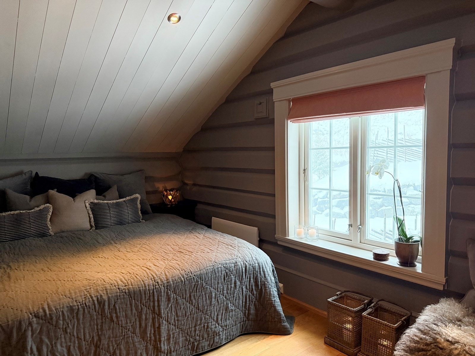 Sov 2 er romslig med mulighet for å etablere ekstra soveplasser/kosekrok for barna Galleribilde