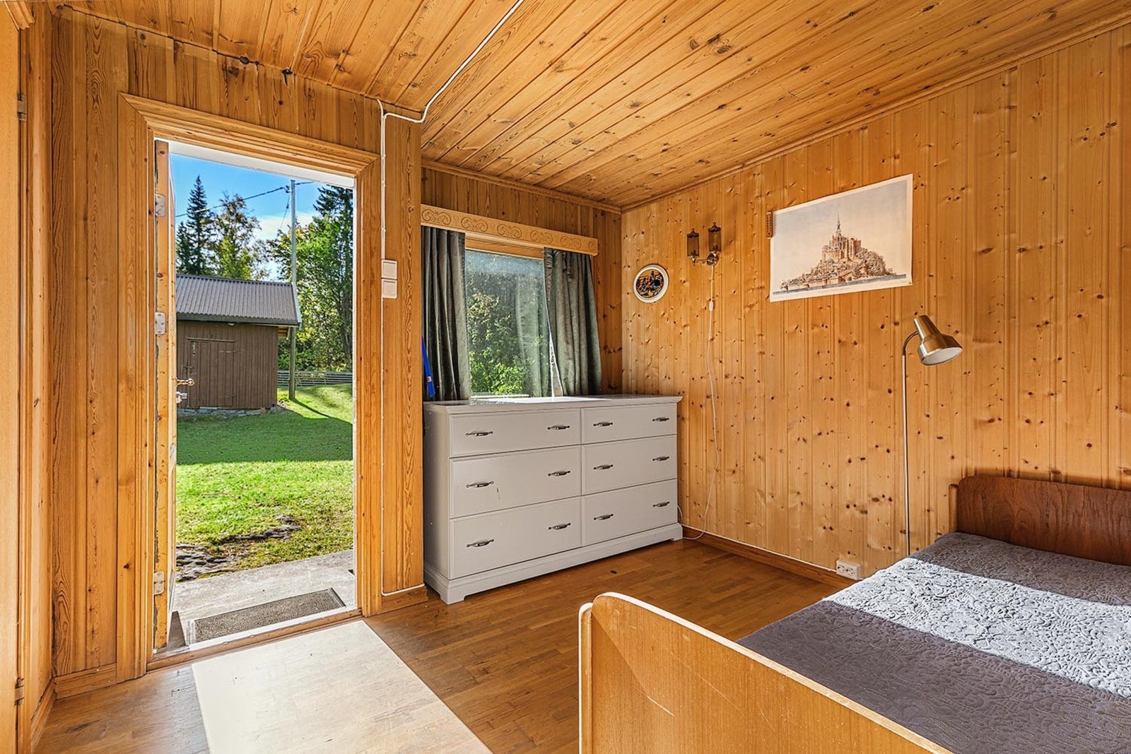 Romslig inngangsparti på hus A Galleribilde