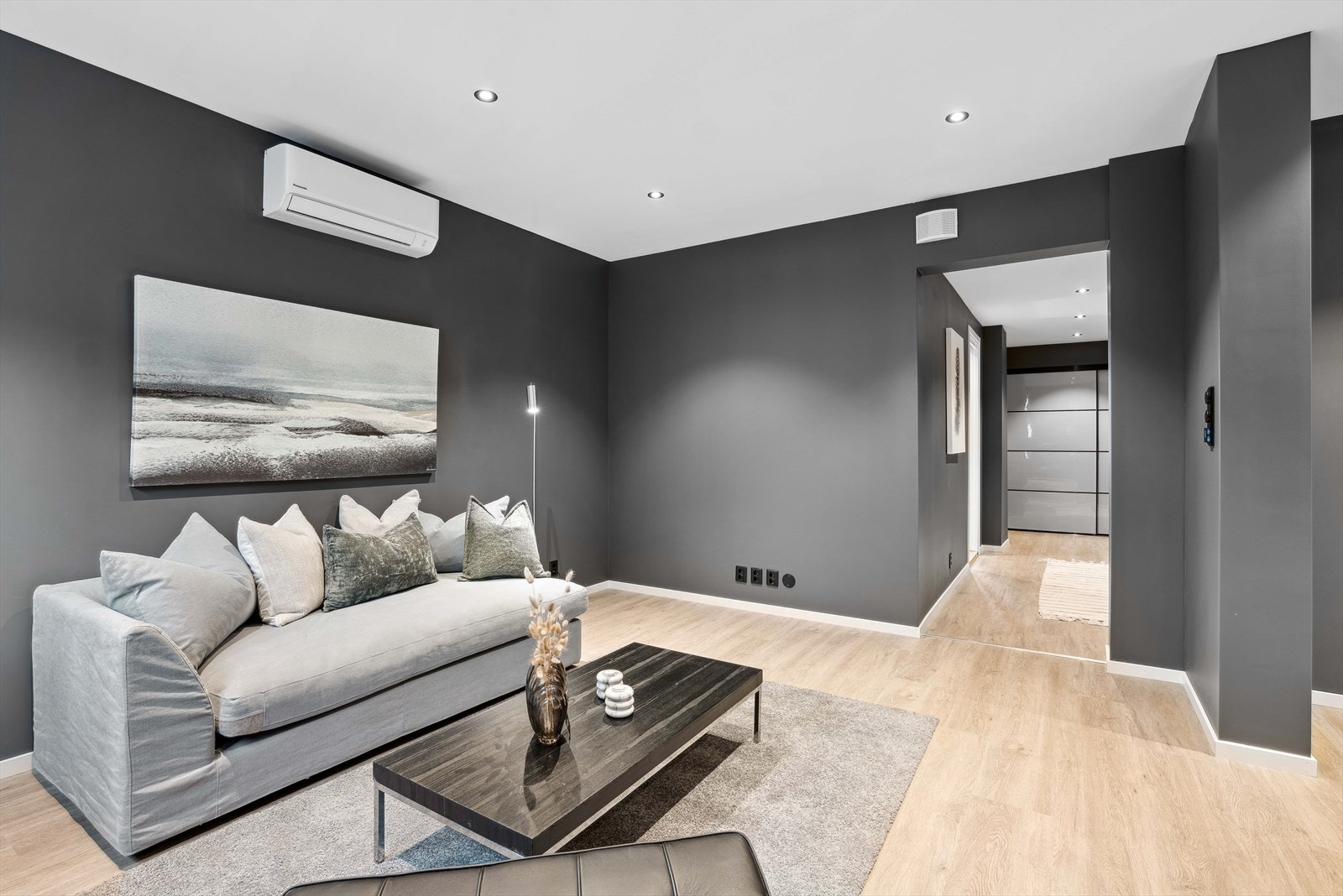 Her har du muligheten til å flytte rett inn i en helt ny og moderne leilighet med flott og standard Galleribilde