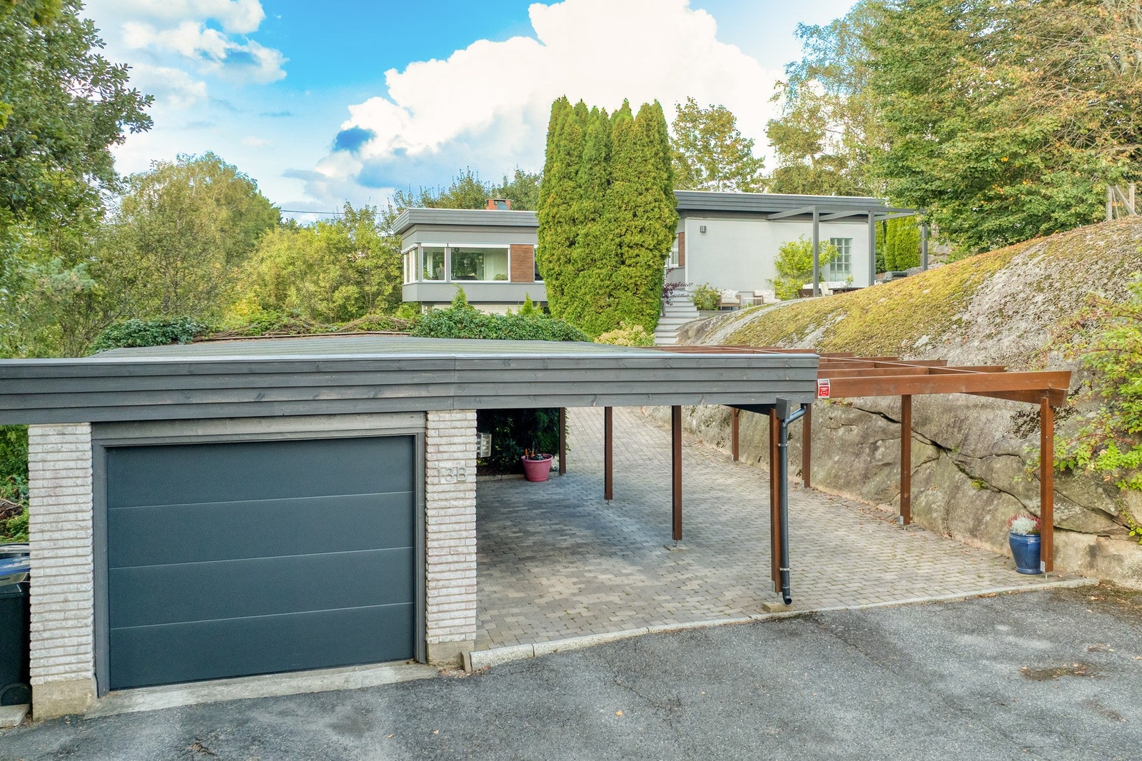 Garsje, med carport og Pergola. Galleribilde