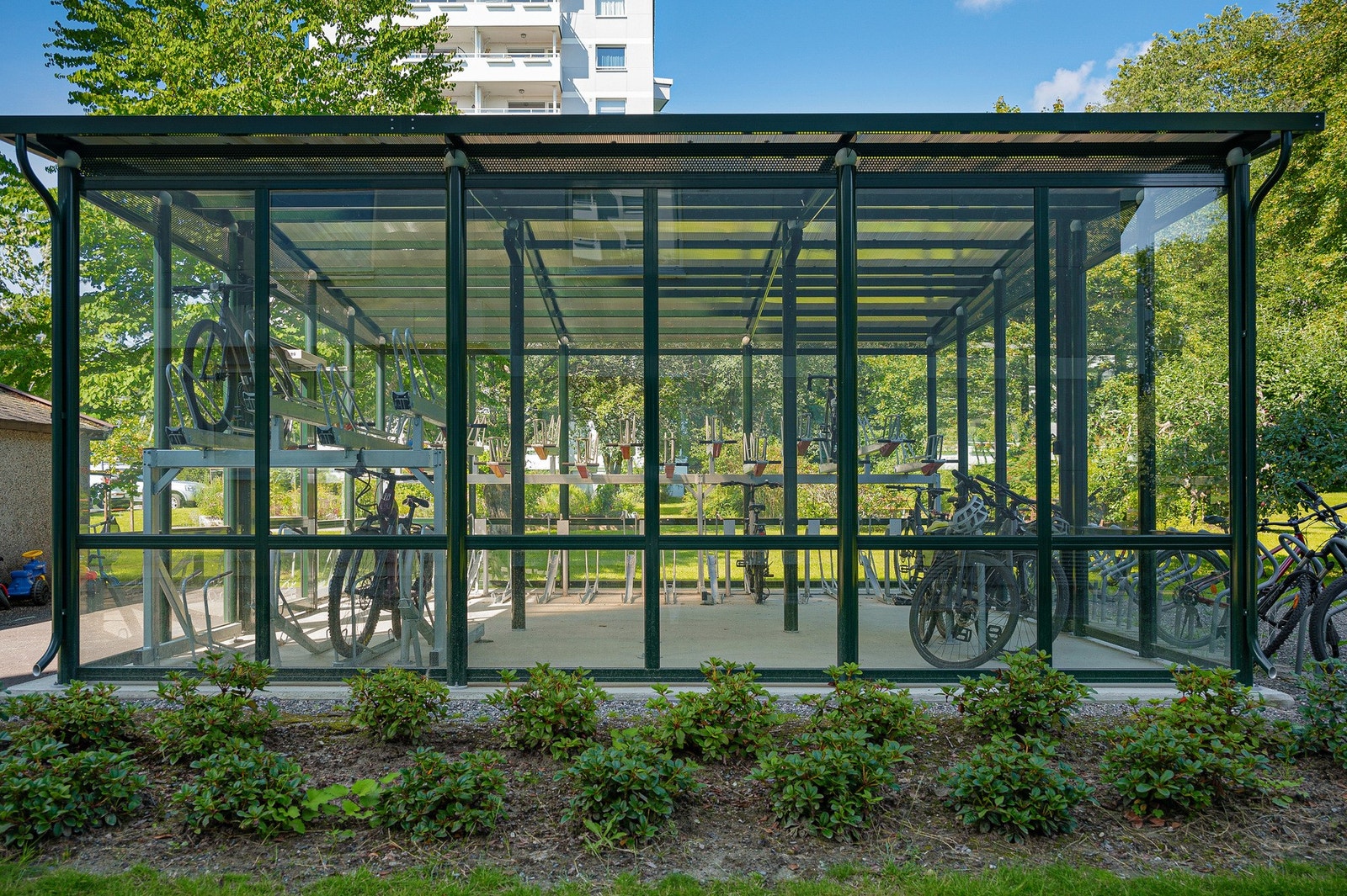 Felles sykkelbod i borettslaget. Galleribilde