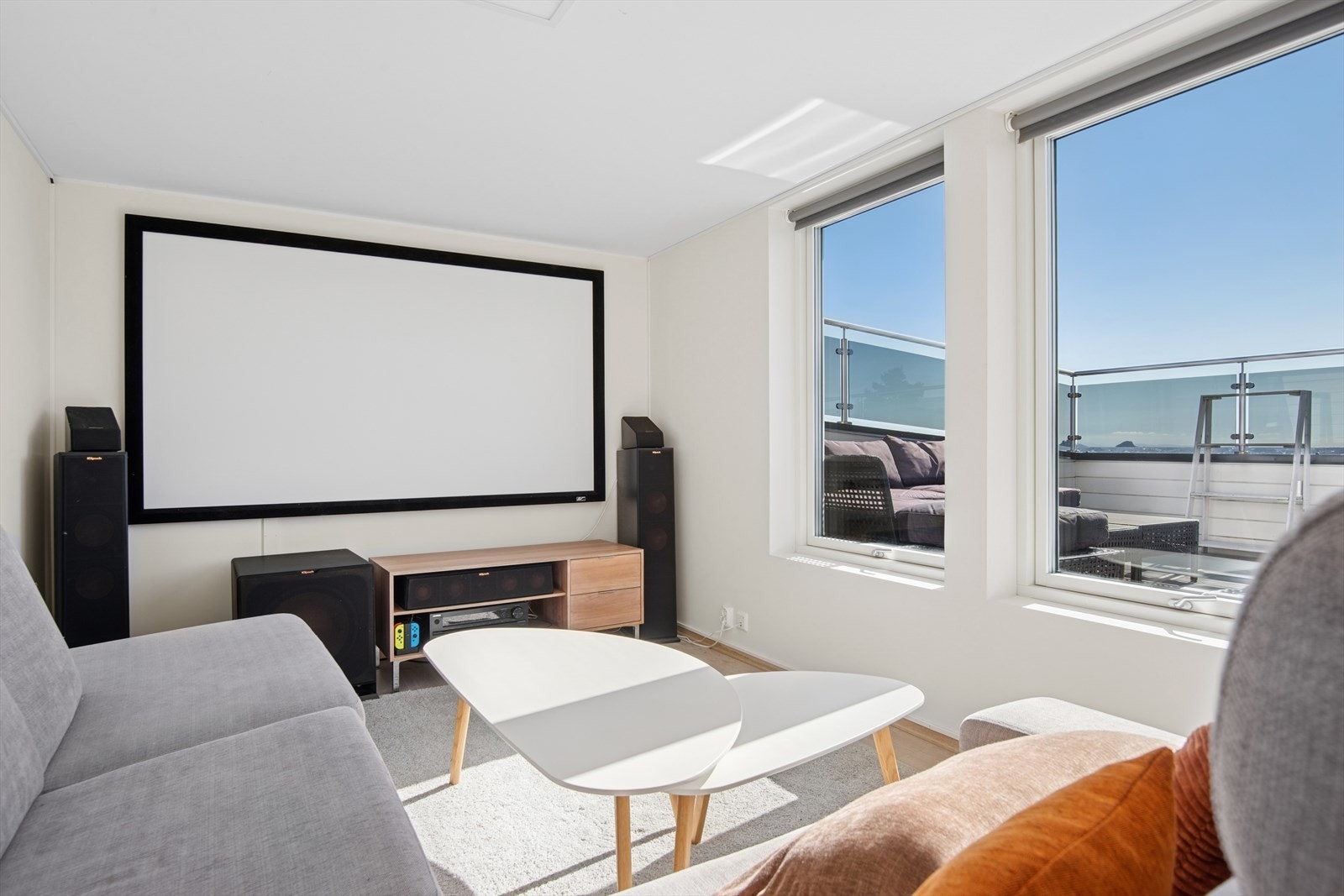 Loftstuen( med tilhørende soverom i denne etasjen). Galleribilde