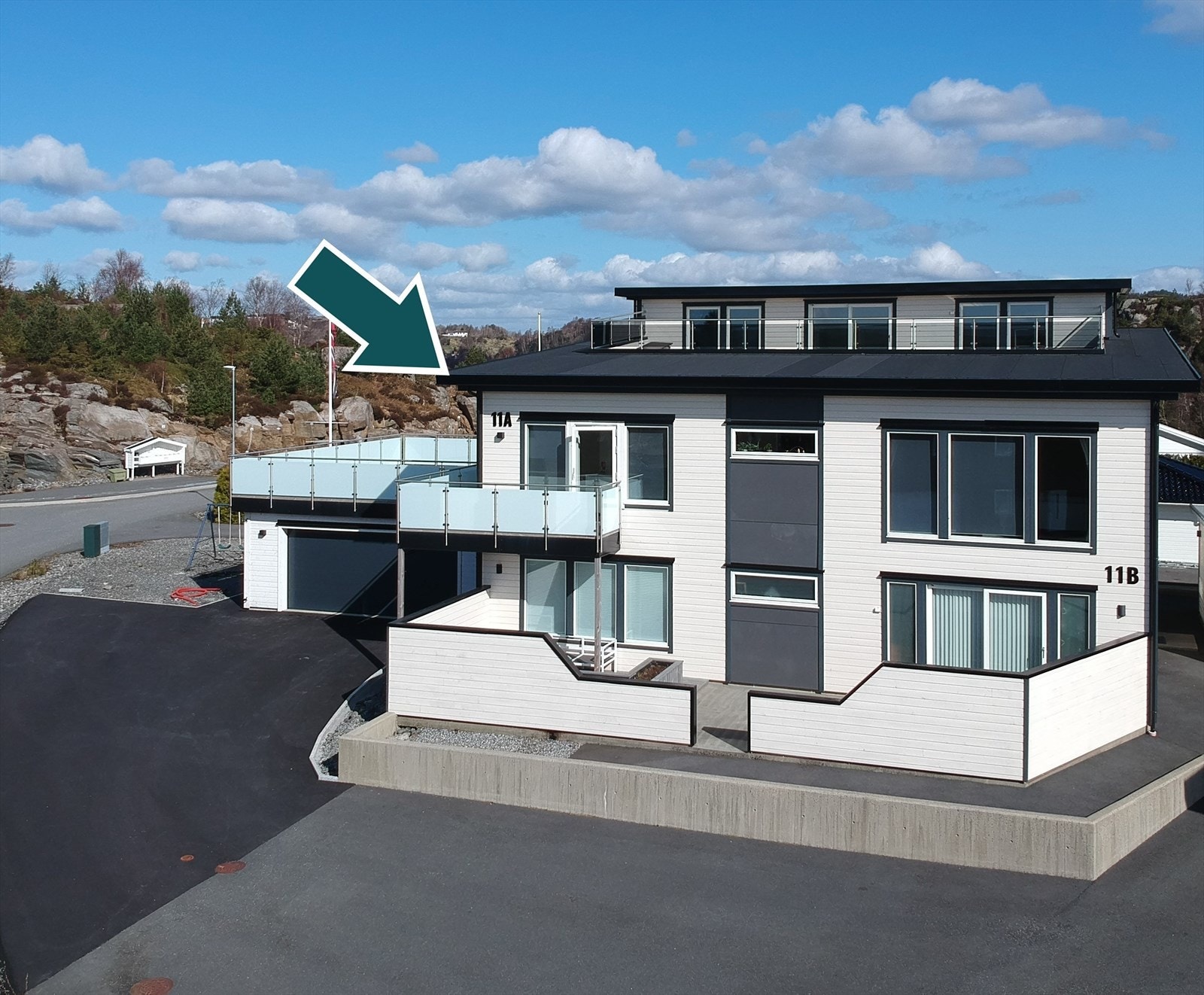 Boligen går over de to øverste etasjene, totalt 238 kvm BRA. Galleribilde