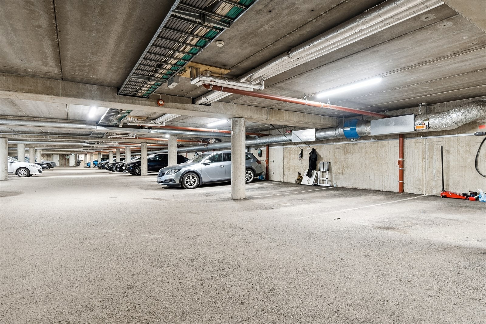 Fast p-plass i garasje medfølger. Galleribilde