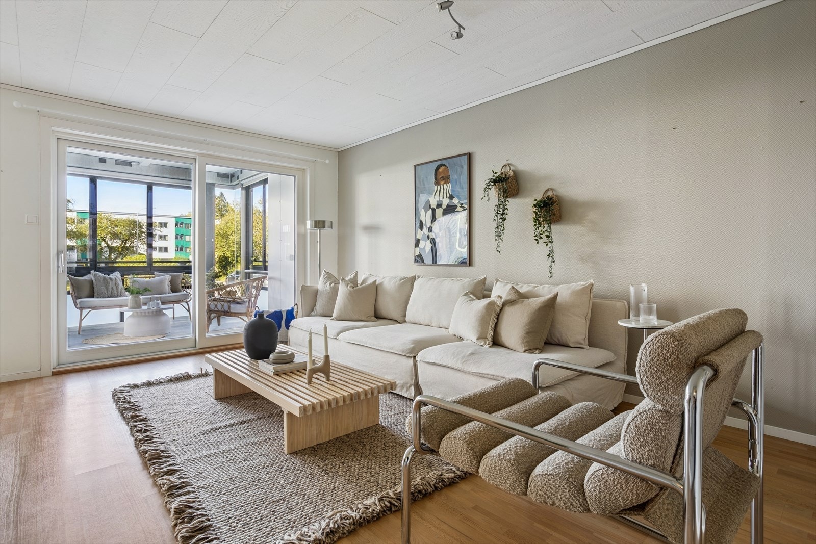 Herfra har du direkte utgang til en flott, innglasset balkong. Galleribilde