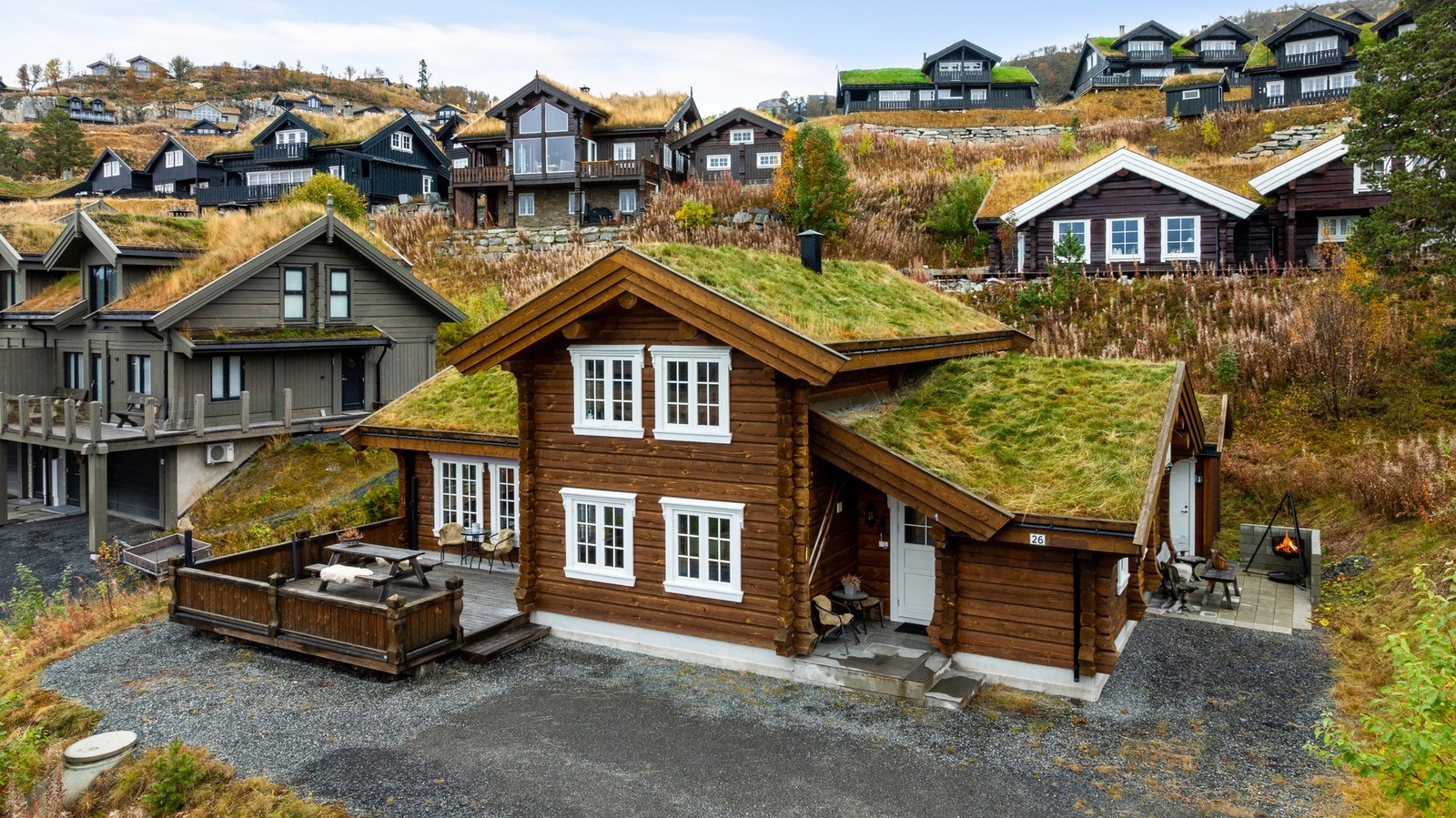 PrivatMegleren har nå gleden av å presentere Holtarbakken 26 - En fantastisk kvalitetshytte fra Flatdal Håndlaft med moderne og lekre innredninger. Foto: Tor Helge Thorsen Galleribilde