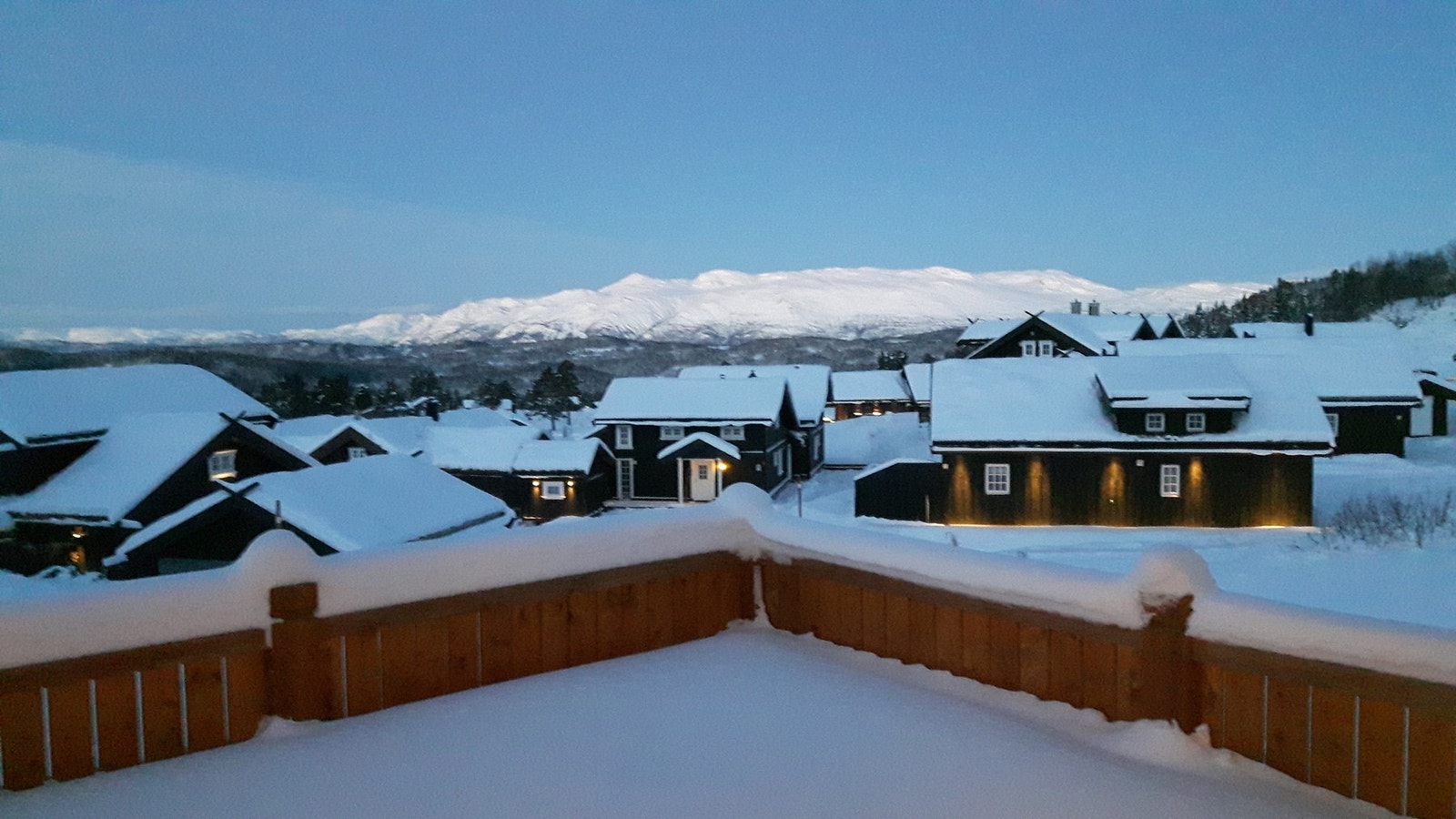 Nydelig utsikt mot Raulandsfjell Galleribilde