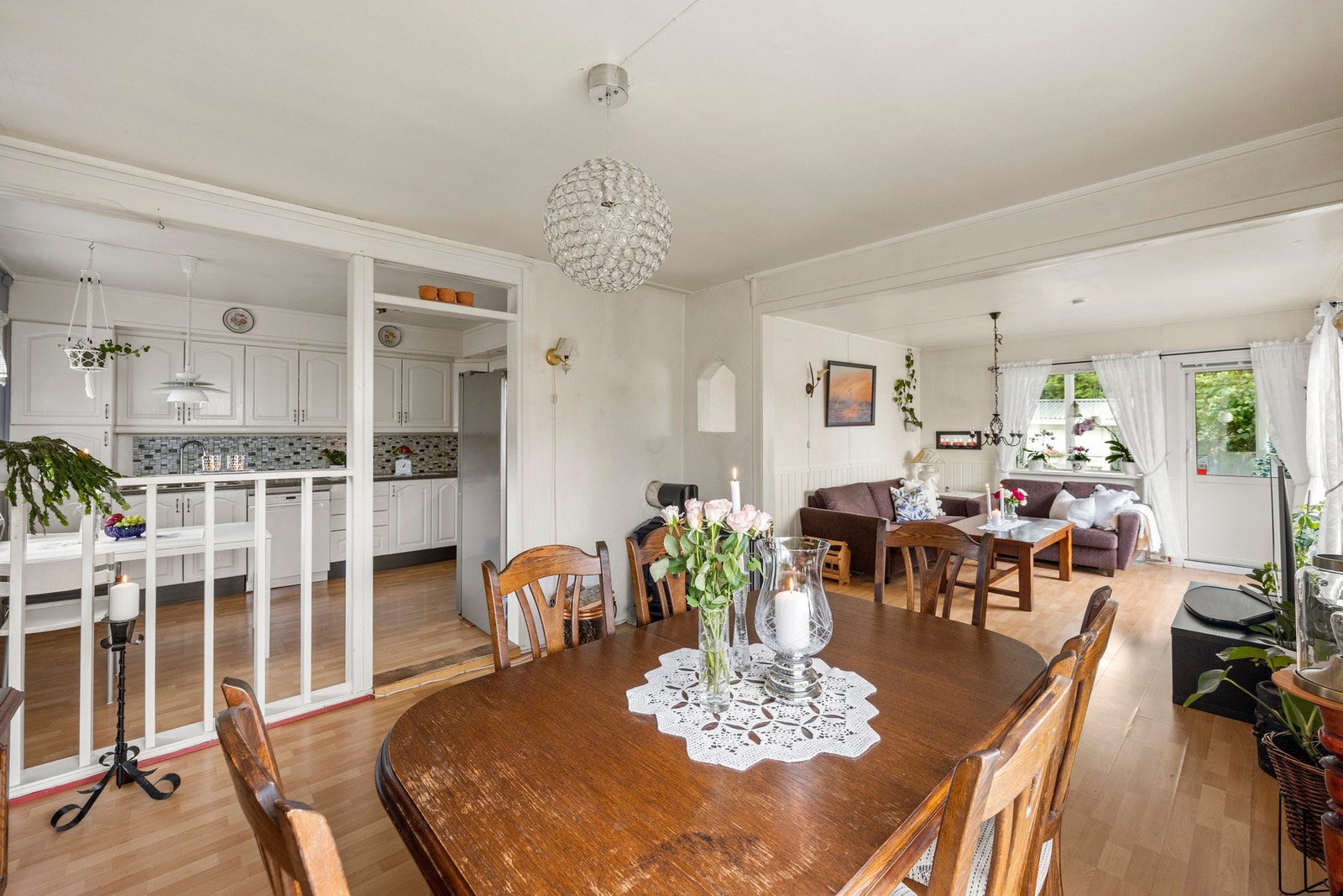 Åpen løsning mot kjøkken Galleribilde