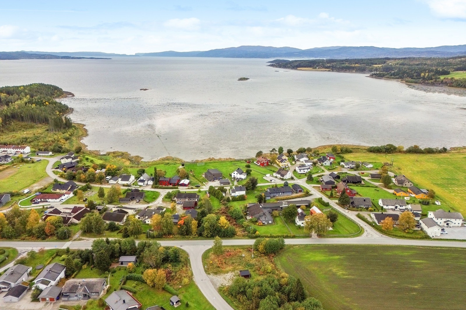 I umiddelbar nærhet når man Paradisbukta som er ei populær badestrand Galleribilde