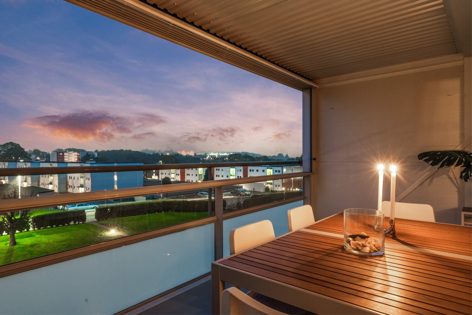 Kveldsbilde | Balkong Galleribilde
