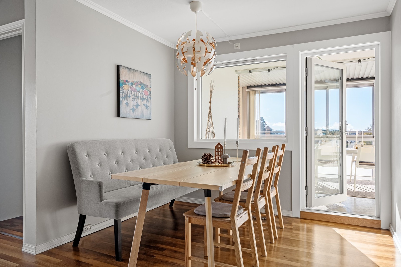 Videre tilkomst til innglasset balkong. Galleribilde