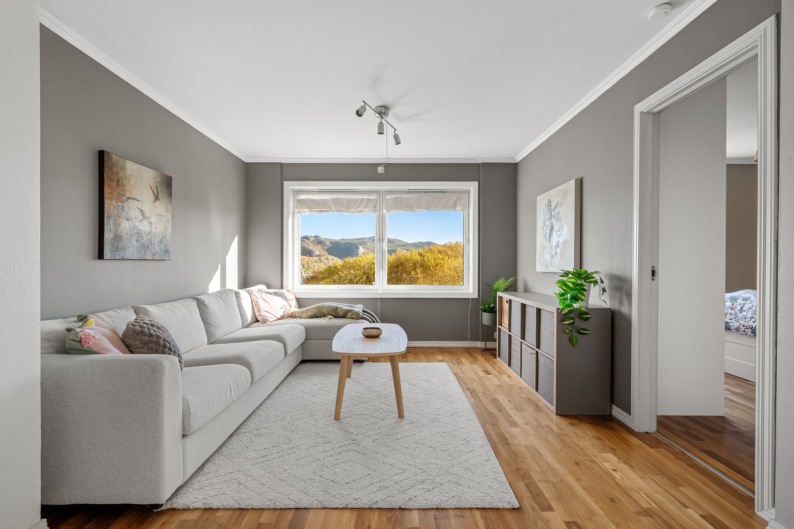 Leiligheten kan enkelt innredes i ulike soner. Galleribilde