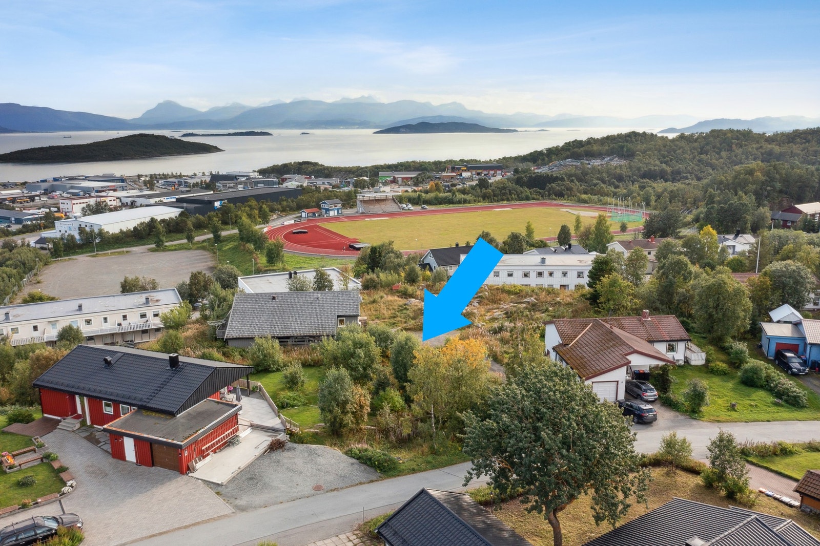 EiendomsMegler1 v/megler Bente Norhild Larsen har gleden av å presentere en unik mulighet til å kunne bygge drømmeboligen på Åsby! Sjekk den utsikten! Galleribilde