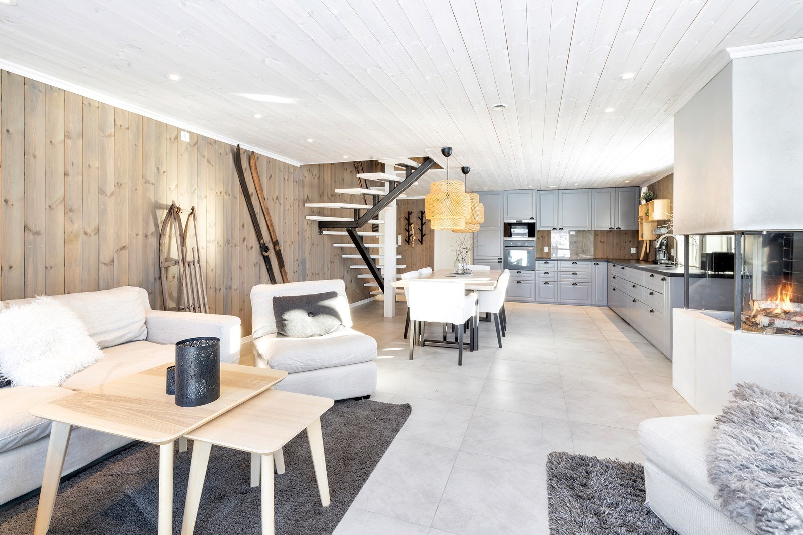 Stue sett mot kjøkken Galleribilde