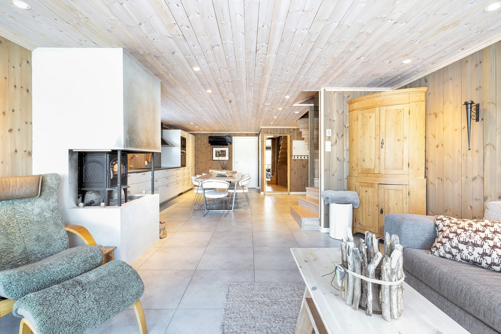 Stue sett mot kjøkkendel Galleribilde