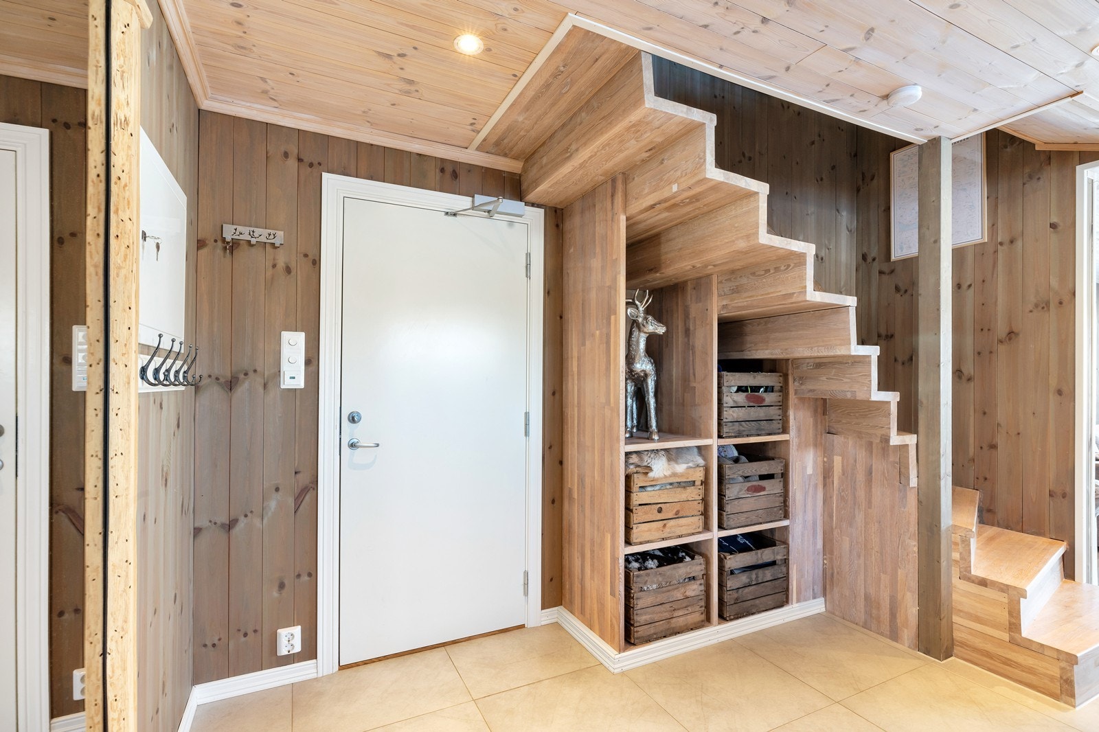 Trapp opp til loftetasje Galleribilde