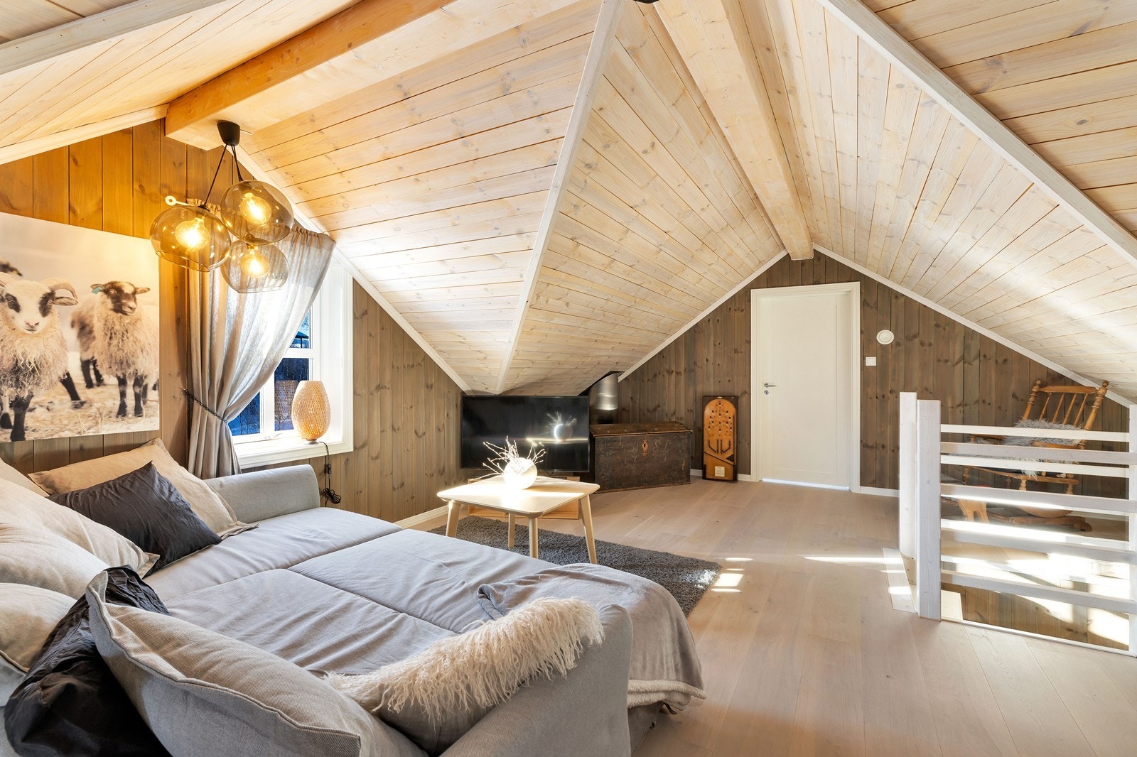 Loftstue med plass til sofagruppe Galleribilde