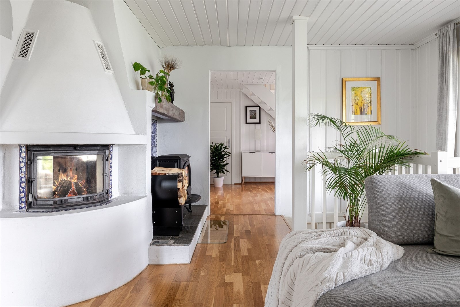 Fra gangen er det videre adkomst til både stuen og kjøkkenet. Galleribilde