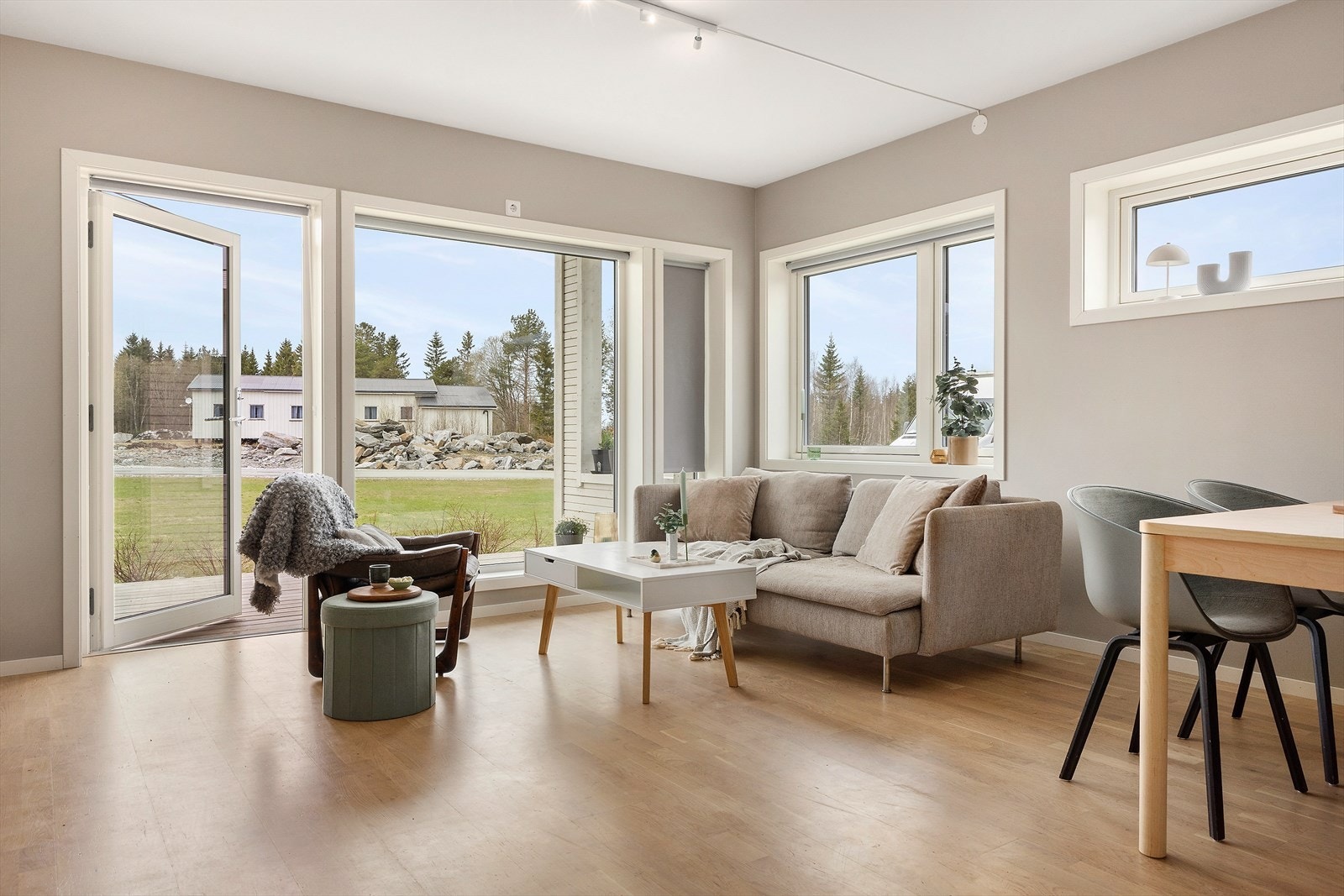 REDE Eiendomsmegling ved Leonore Forseng ønsker velkommen til Hammarmyra 10! Galleribilde