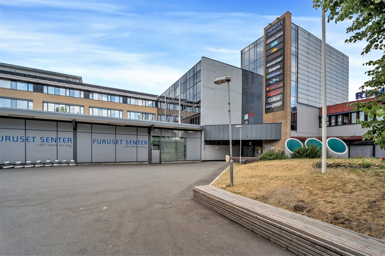 Furuset Senter tilbyr apotek, butikker og restauranter Galleribilde