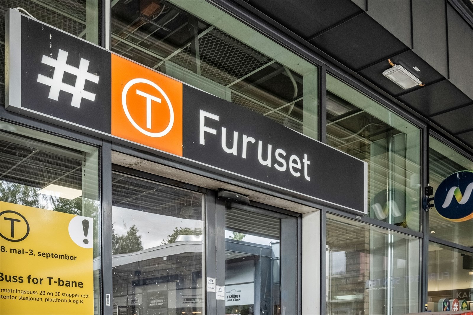 Kun få minutters gange til Furuset T-banestasjon gir enkel tilgang til Oslo sentrum Galleribilde