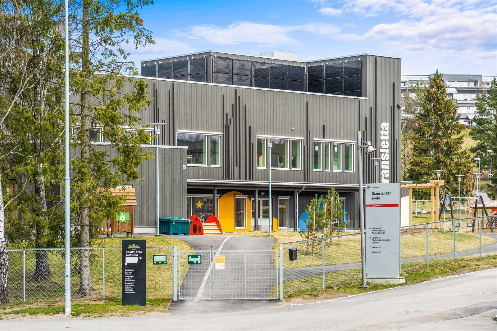 Barnevennlig område med flere barnehager og skoler Galleribilde