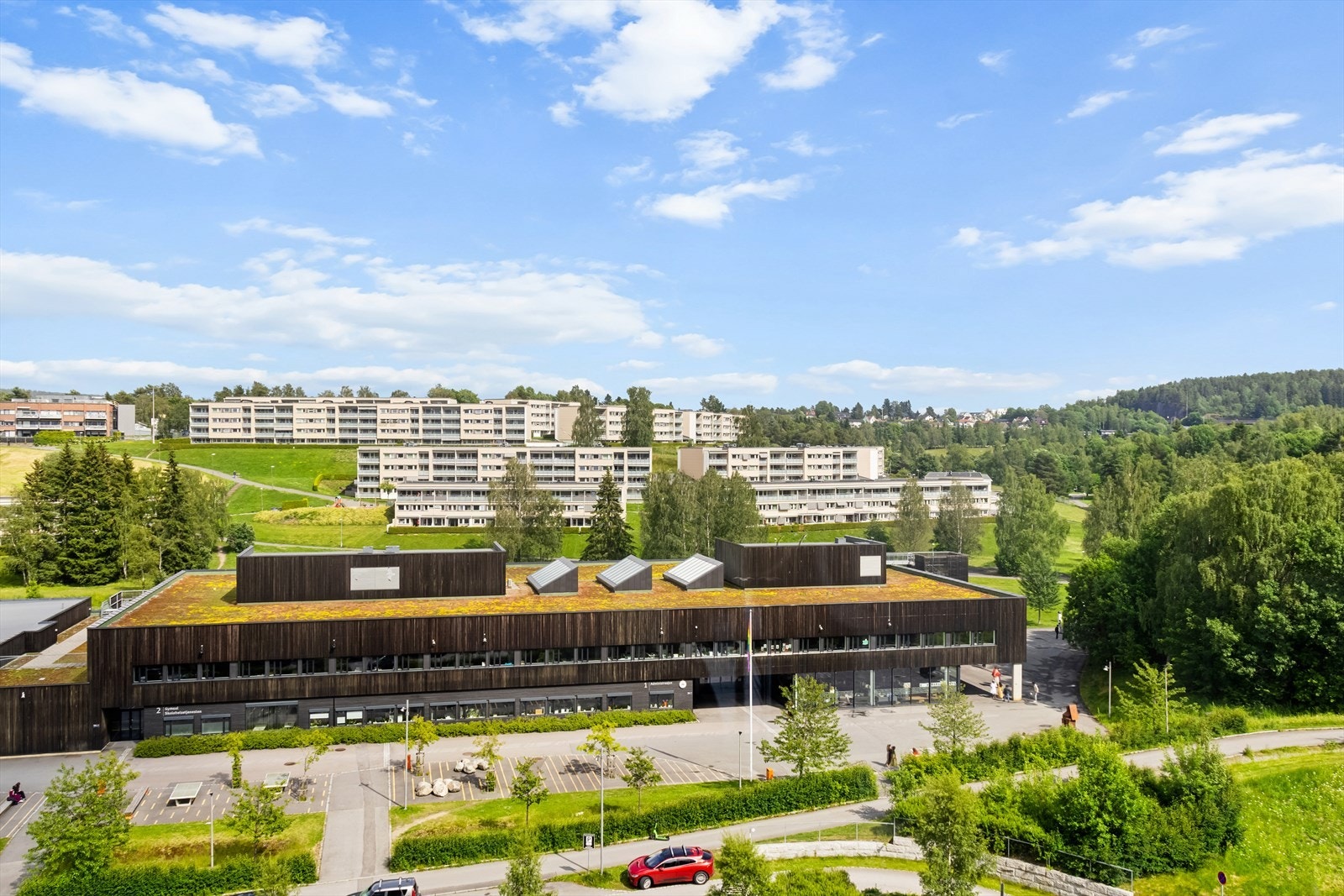 Nabolaget byr på grønne omgivelser og nærhet til Granstangen skole Galleribilde