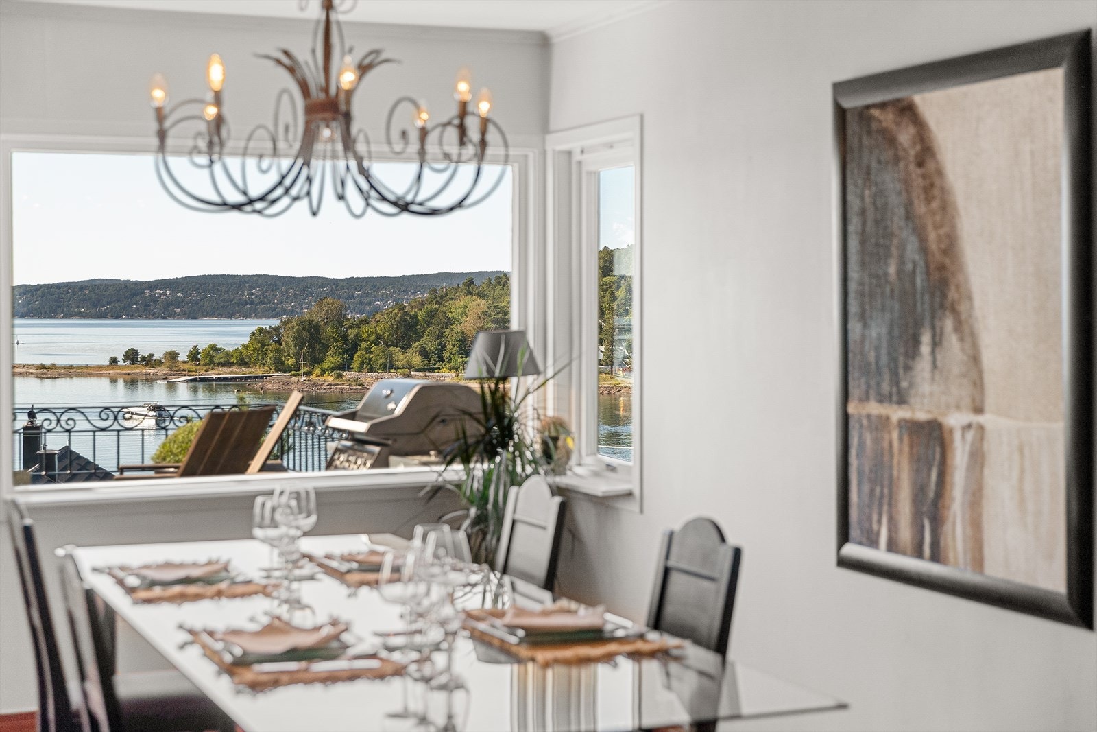 Nyt utsikten fra spisebordet. Galleribilde