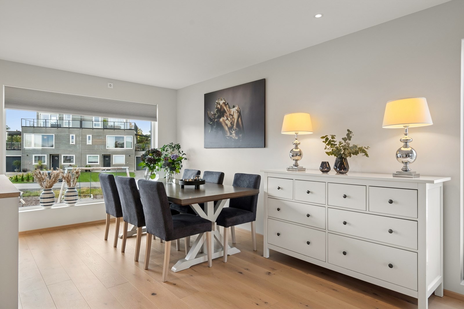 Det er også god plass til en romslig spisegruppe. Galleribilde