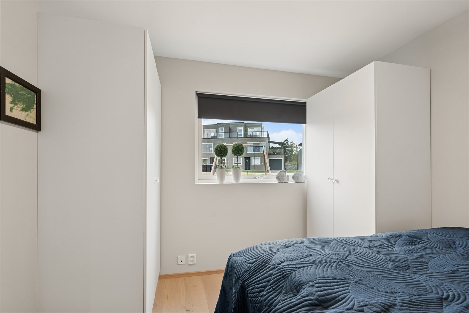 Soverom 2 har også god garderobeplass. Galleribilde