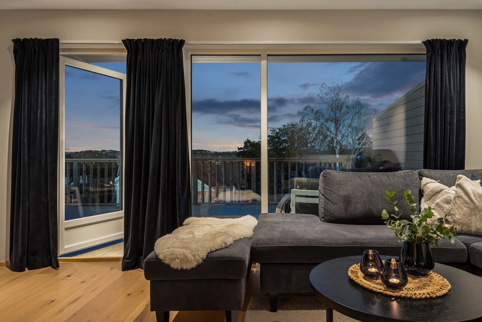 Fra sofakroken kan en vakker utsikt nytes. Galleribilde