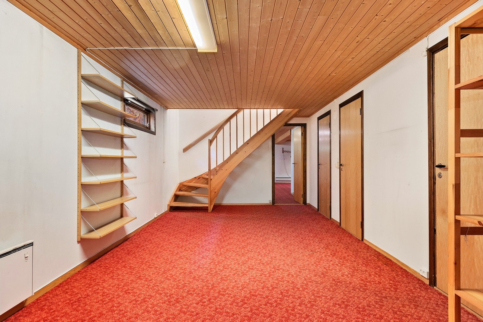 Hall/stue i kjeller Galleribilde