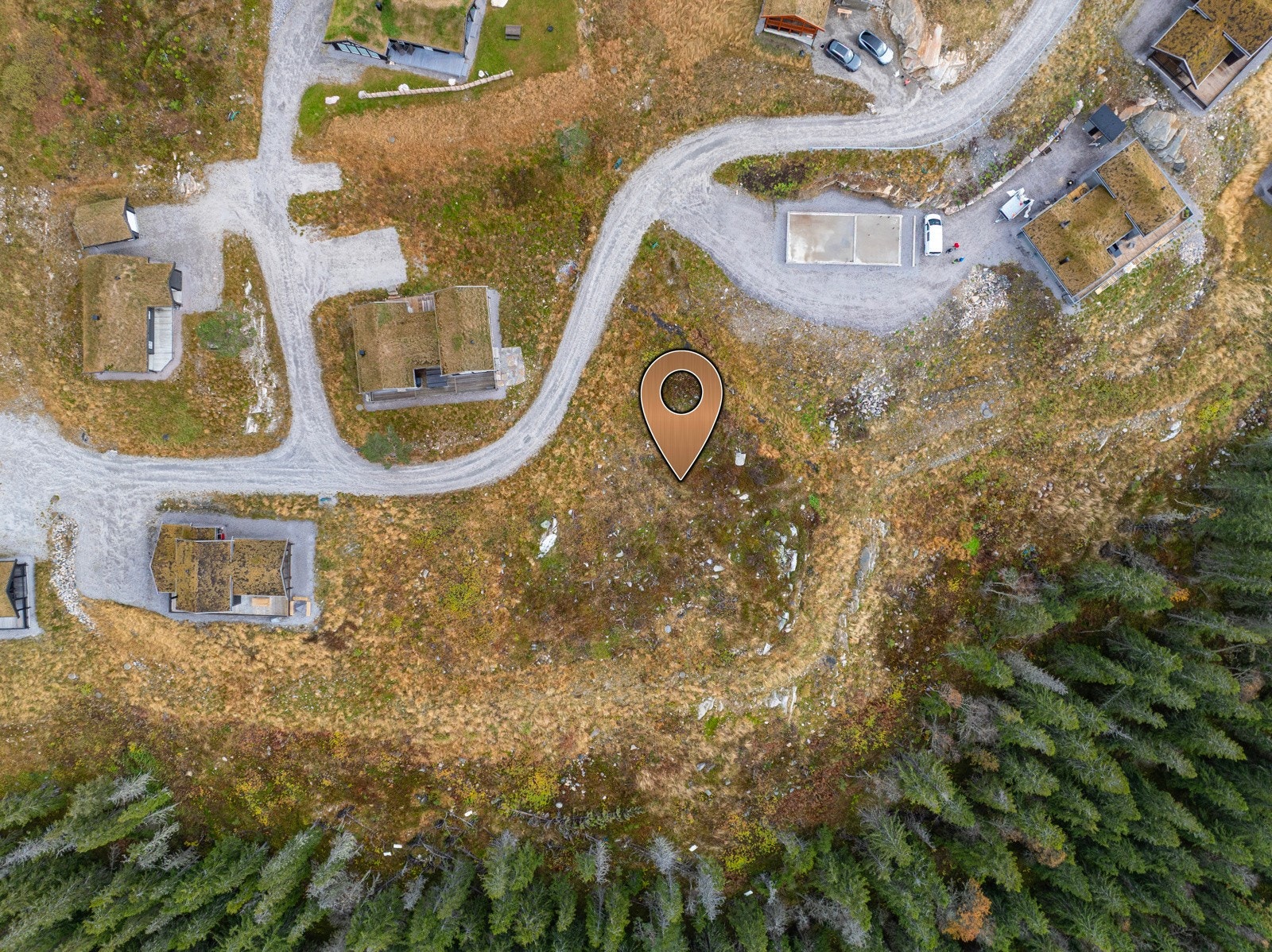 Det er bilvei helt frem og umiddelbar nærhet til skisenter, skiløyper og variert turterreng, noe som bidrar til aktive og morsomme utedager for hele familien. Galleribilde