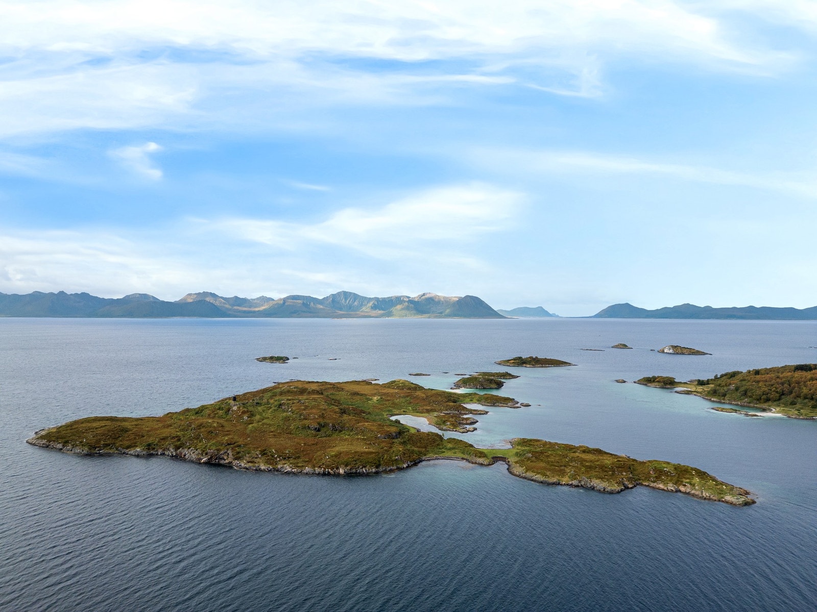 Her blir du omringet av nydelige holmer og skjær, en drøm for den naturglade Galleribilde