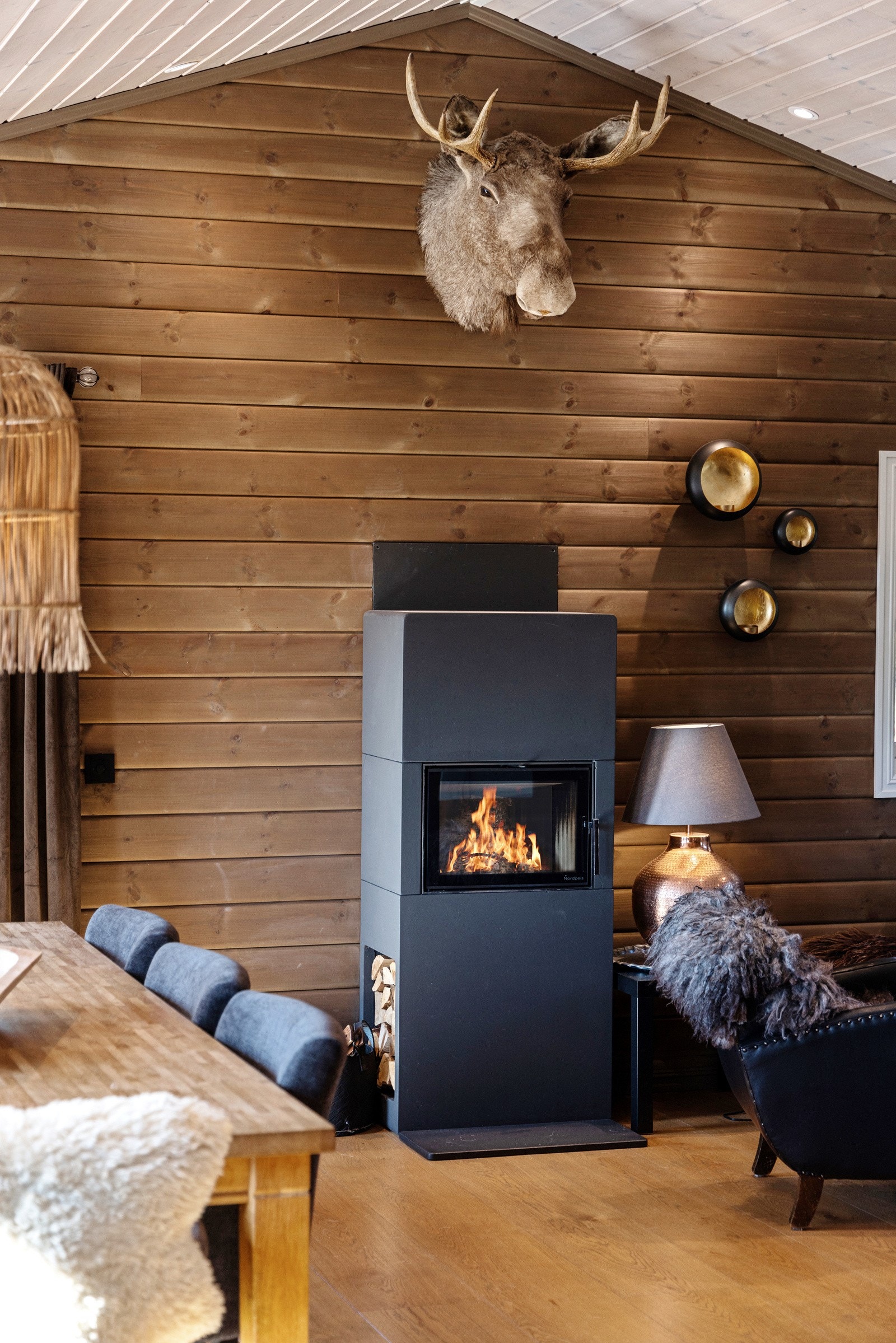 Lekker peisovn som bidrar til god varme og ekstra hygge. Galleribilde