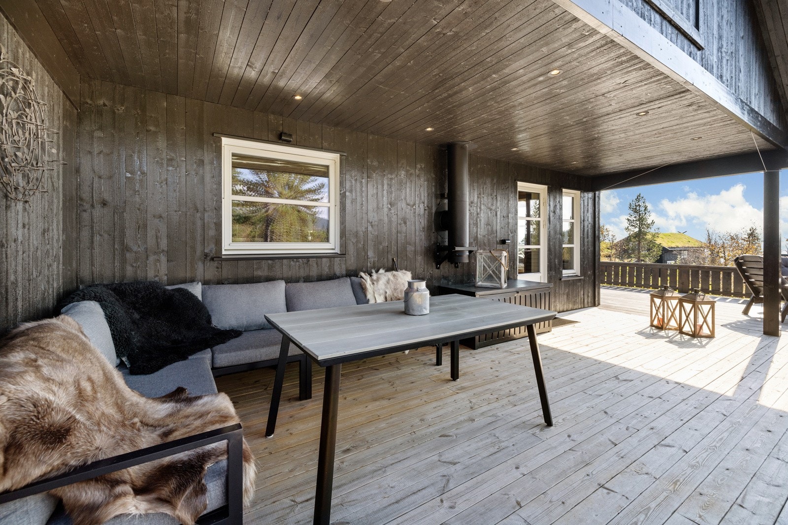 Overbygd del på terrassen, vendt mot vest. Galleribilde
