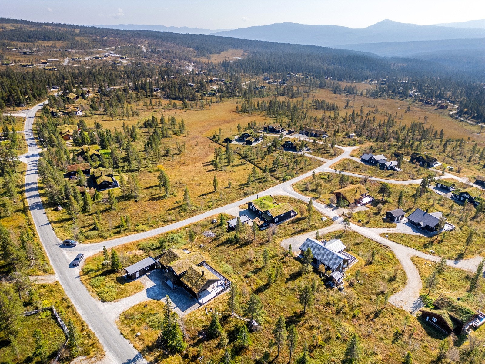 Et naturskjønt og svært populært høyfjellsområde med vakkert og solrikt landskap, fint helårsturterreng, fiskevann og kupert fjellskog. Galleribilde