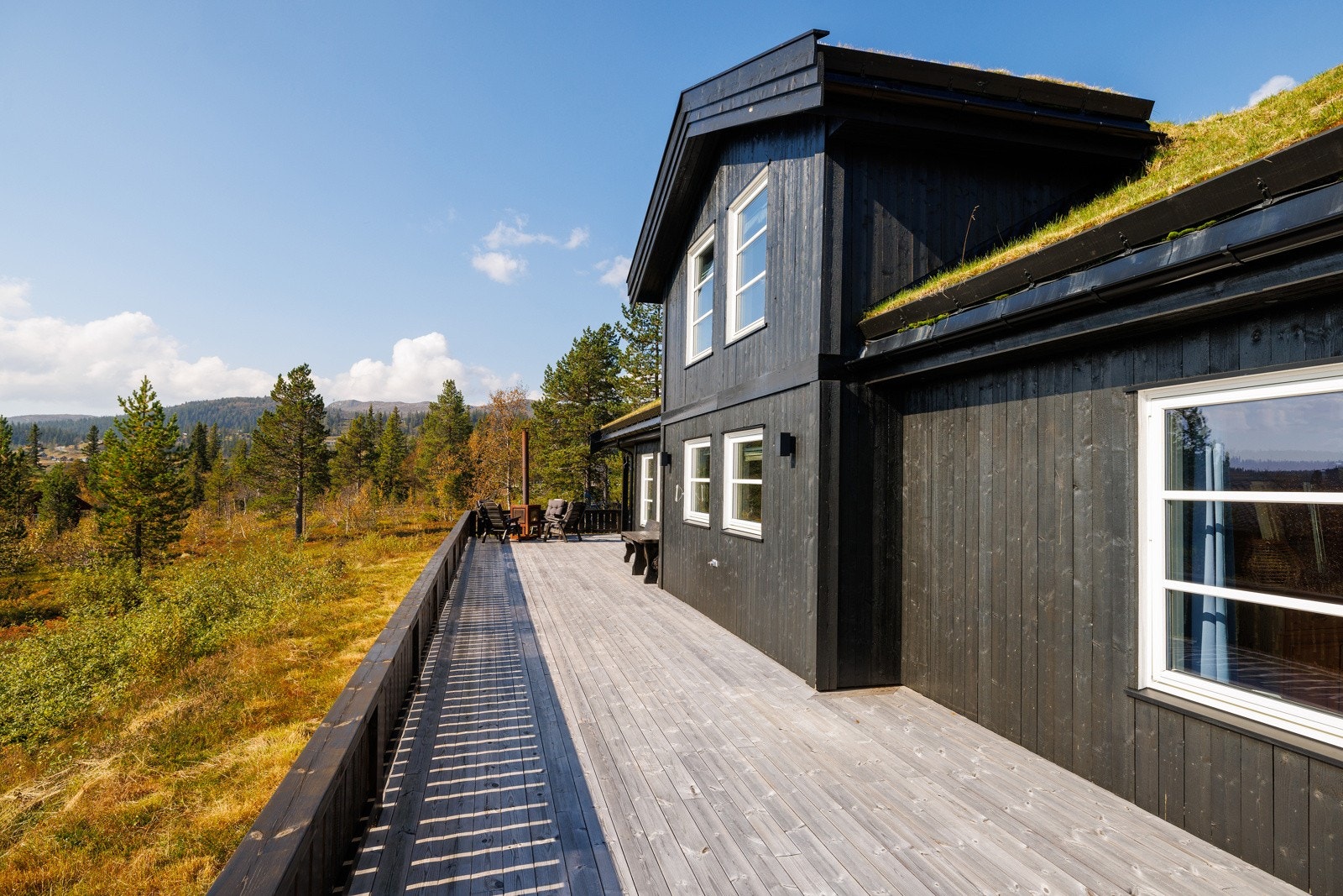 Her kan man sitte i solveggen, året rundt. Galleribilde