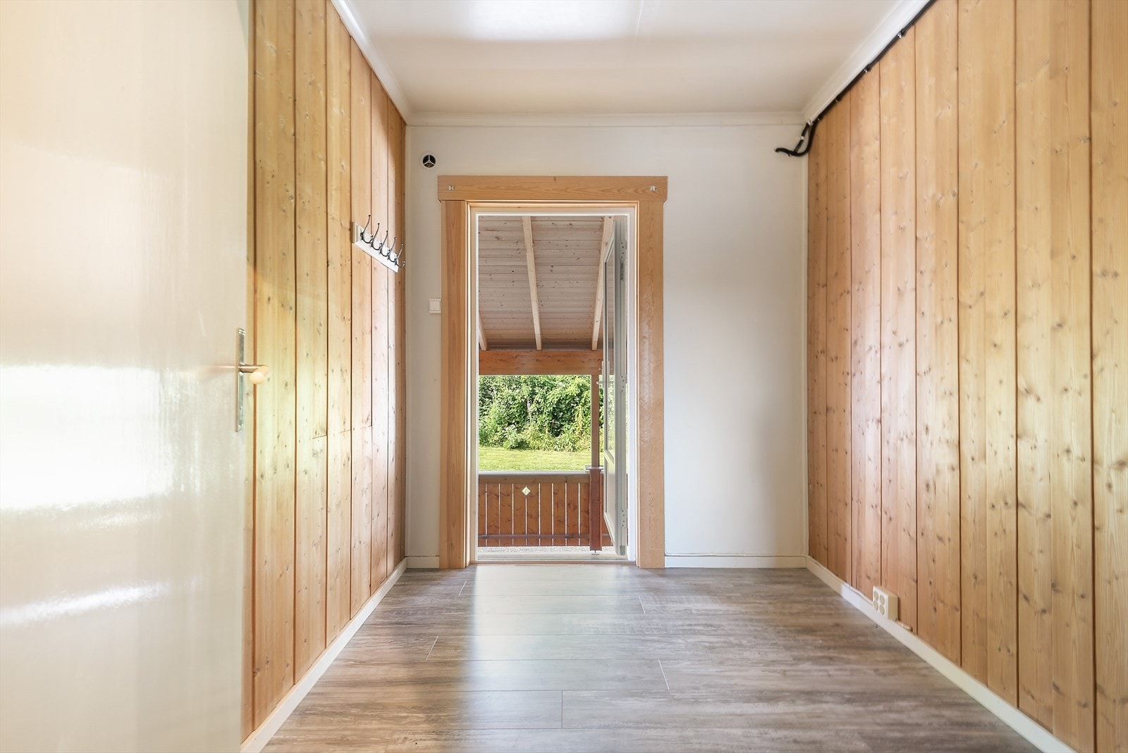 Gang med dør ut. Galleribilde