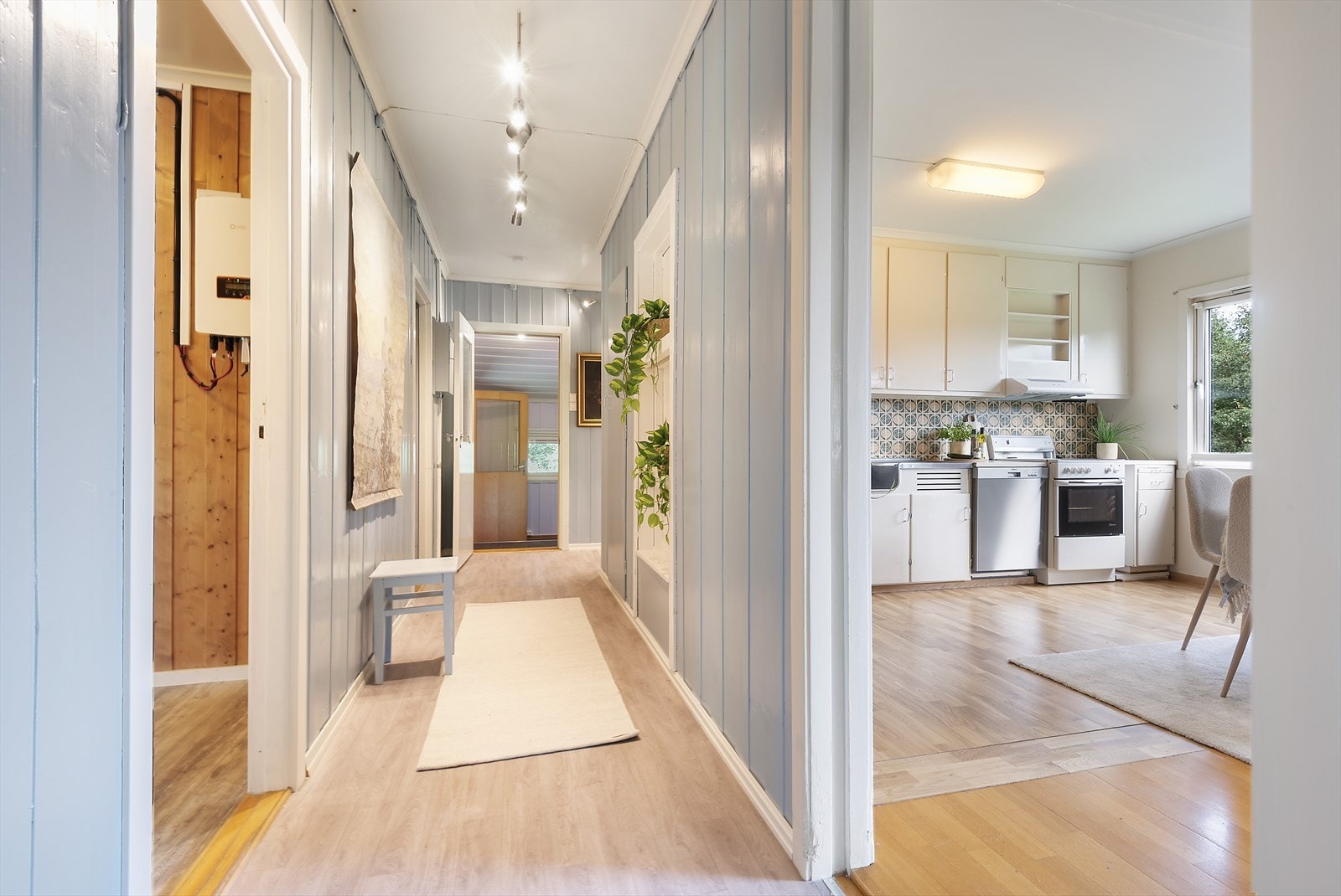 Gang med adkomst til kjøkken. Galleribilde