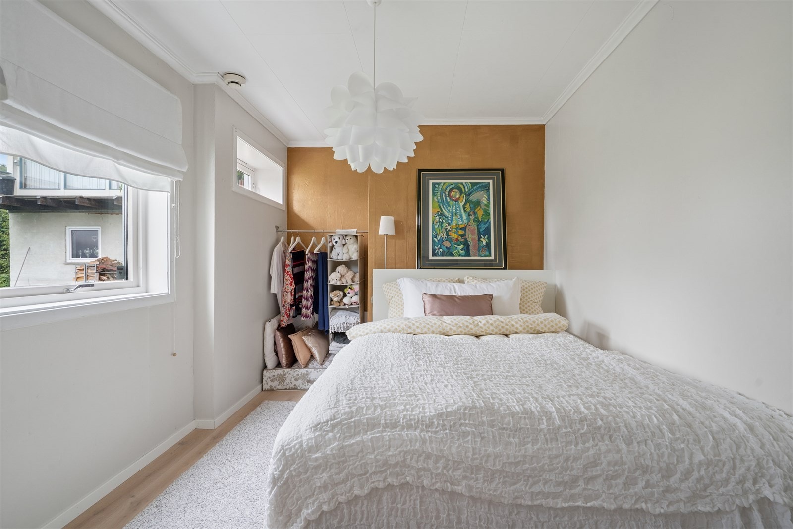 Soverom med god plass til dobbeltseng og ønsket møblement. Galleribilde