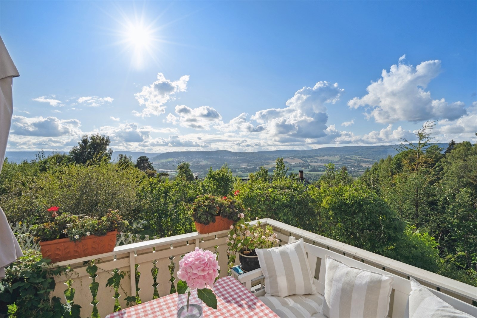 Her kan man nyte lange sommerdager. Galleribilde