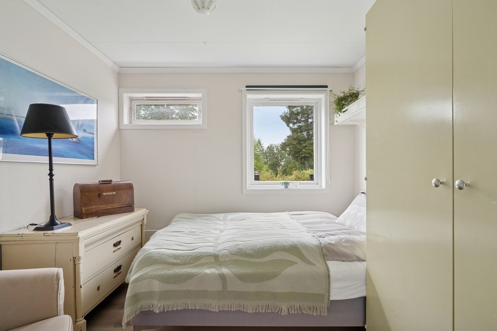 Soverom med god garderobeløsning. Galleribilde