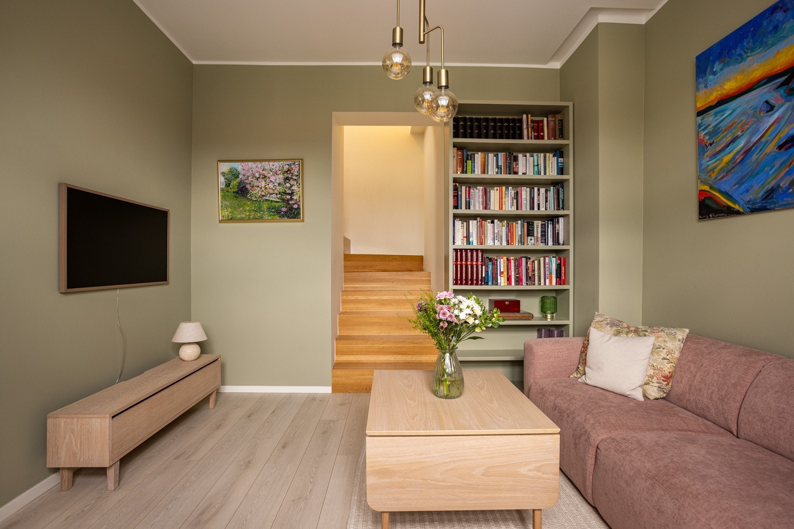 Videre kommer man opp til boligens loftetasje. Galleribilde