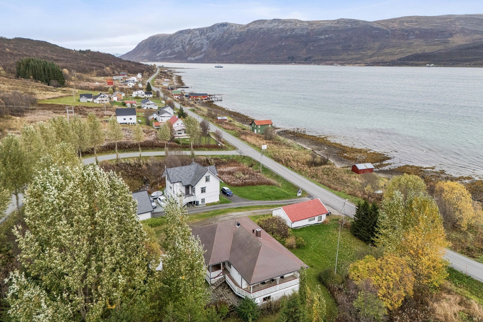 Boligen ligger nært til sjøen og fine turområder i marka Galleribilde