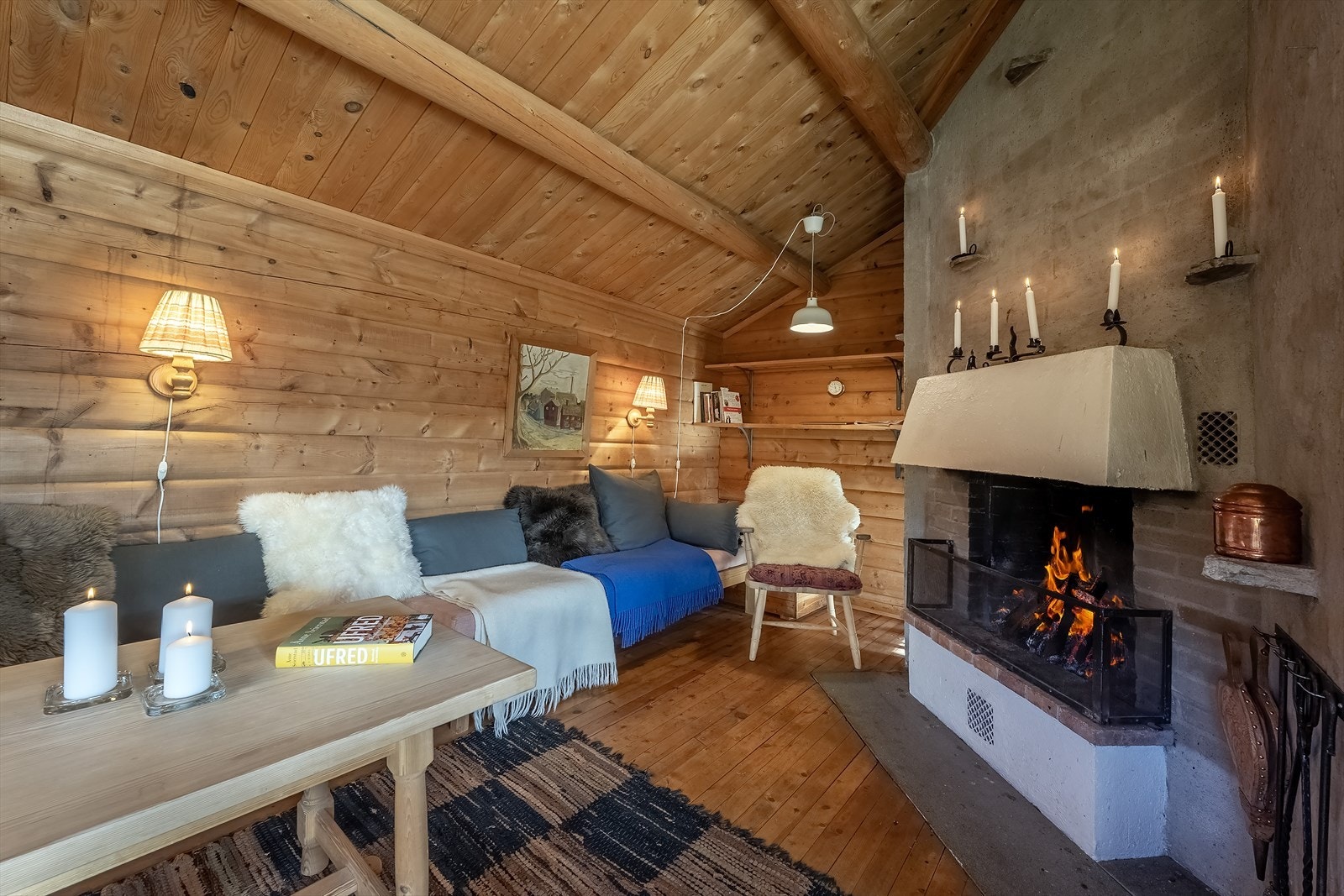 Stue/peis (1. etasje) Galleribilde