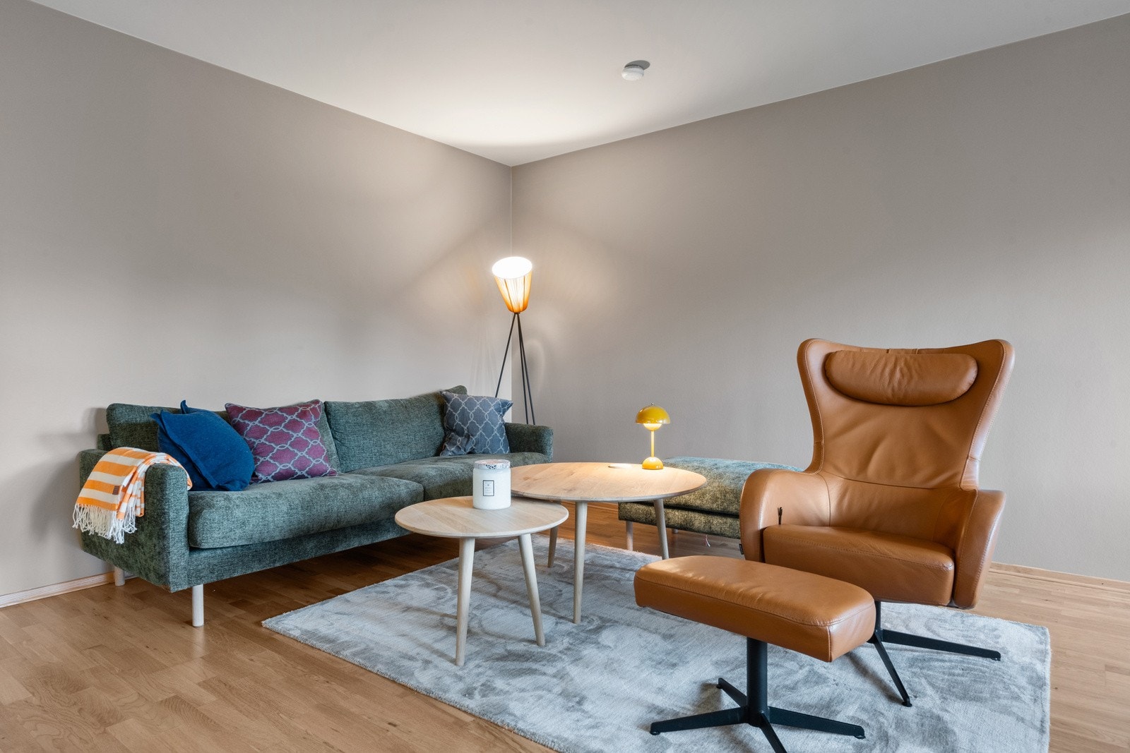 Hyggelig stue med plass til stor sofagruppe. Galleribilde