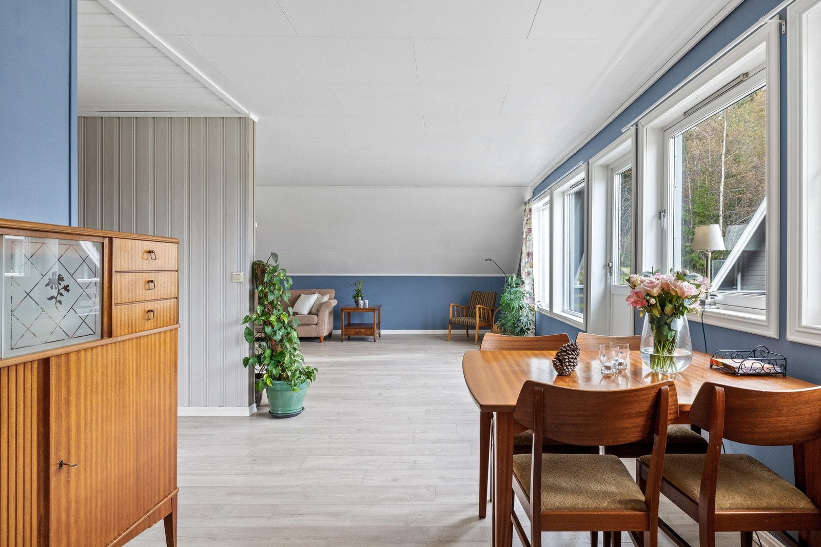 Her får du god plass til familie og venner til en hyggelig middag! Galleribilde