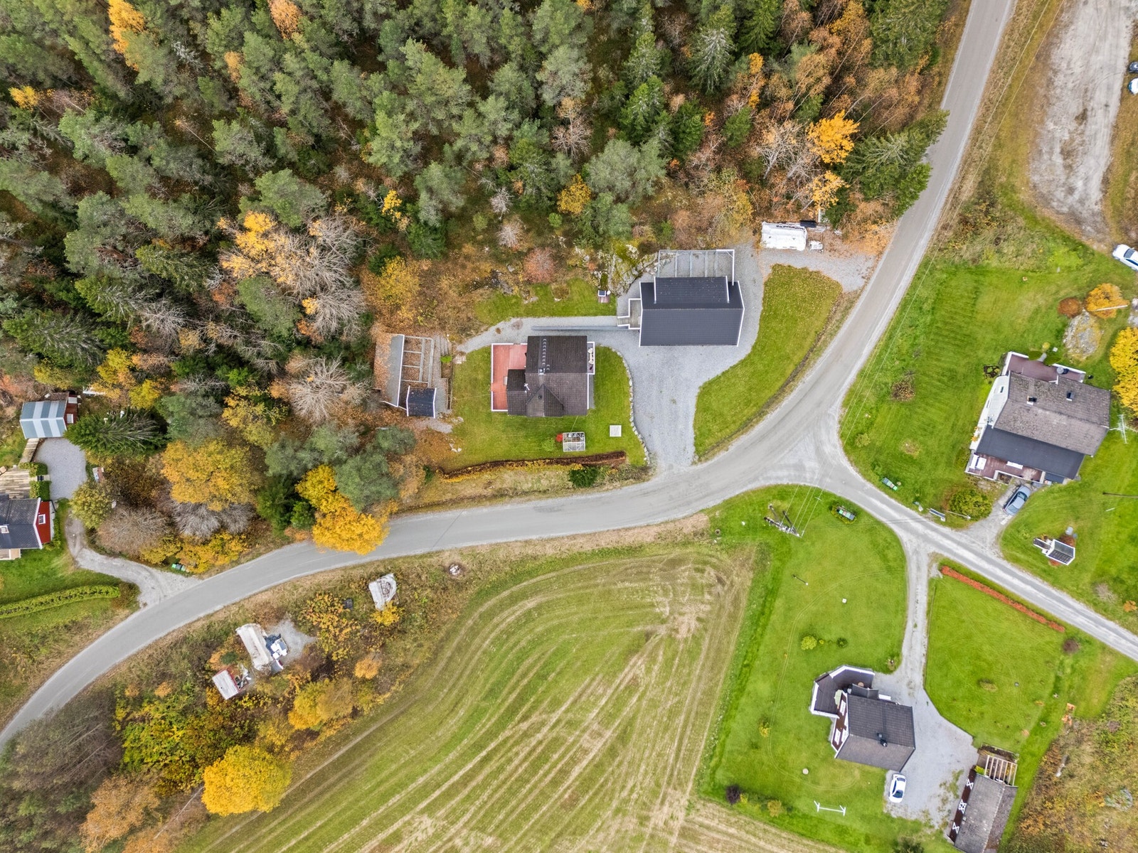 Eiendommen består av to teiger på totalt 2 767 kvm. Galleribilde