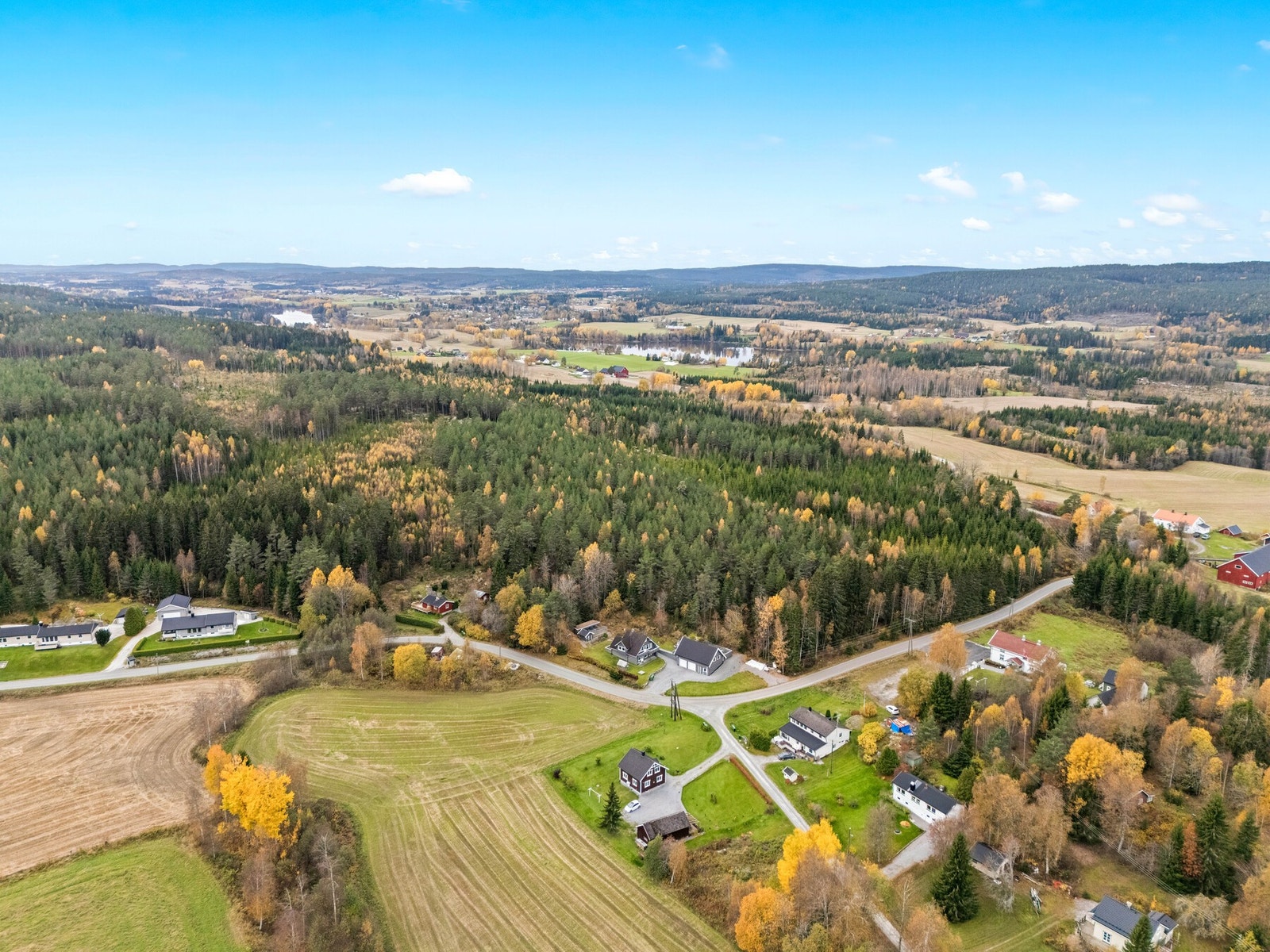 Det er flere flotte turområder i umiddelbar avstand fra eiendommen. Galleribilde